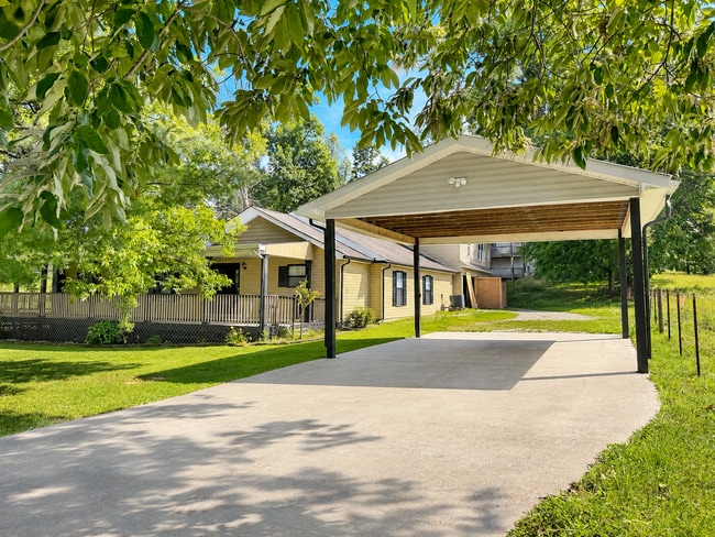 Building Photo - 2709 Montvale Rd
