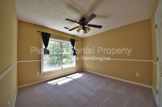 Building Photo - 950 Hillary Ln