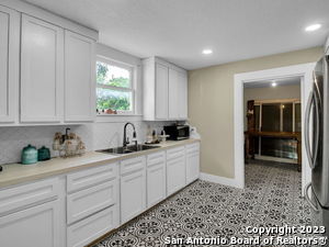 Building Photo - 713 Aransas Ave