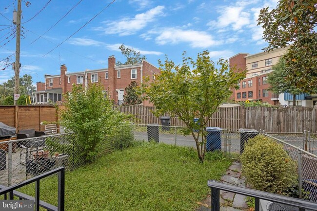 Building Photo - 3030 Manning St