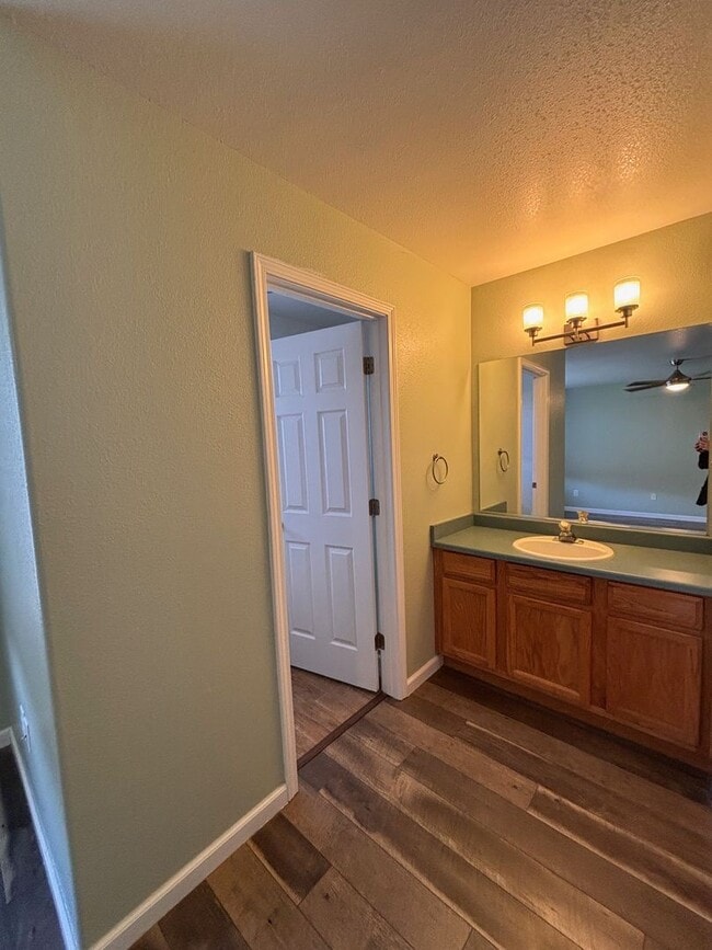 Building Photo - 830 Randell Dr