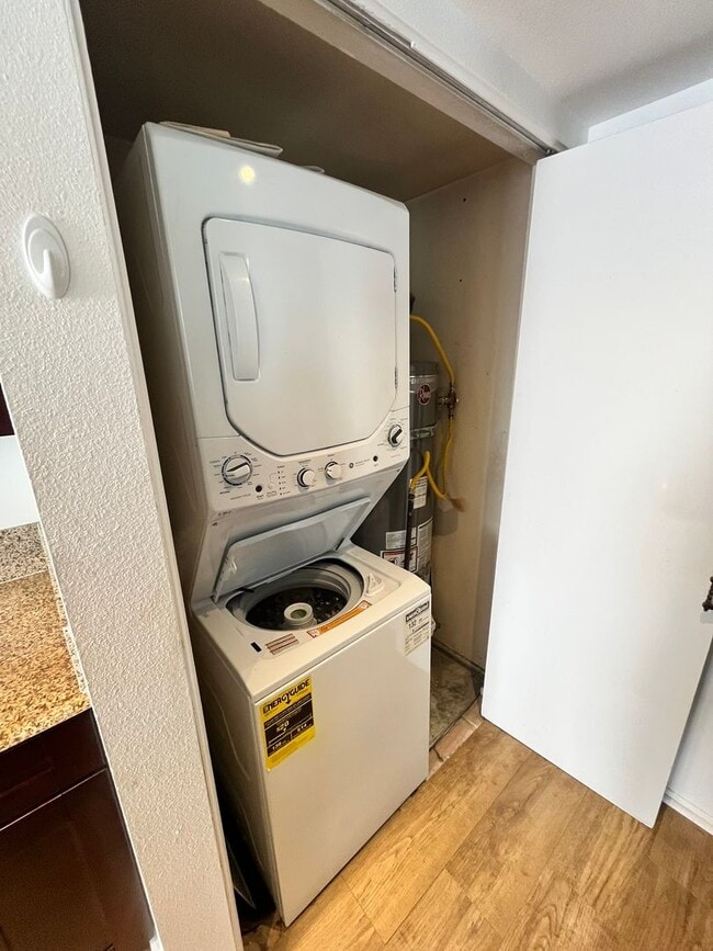 Building Photo - Beautifully Remodeled 2-Bed Condo with Private Patio in Casablanca