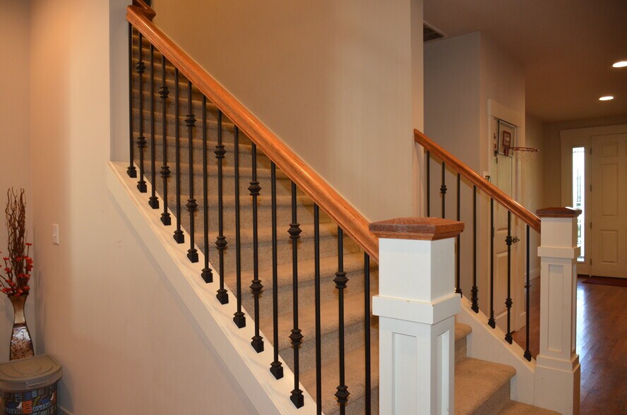 Building Photo - 11031 Muirwood Way NE