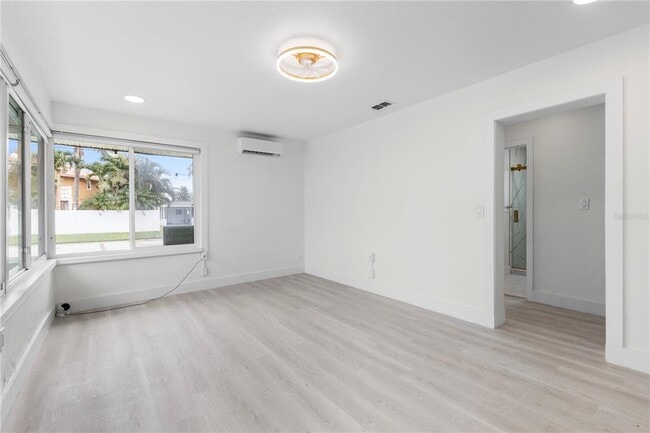 Building Photo - 14060 Miramar Ave