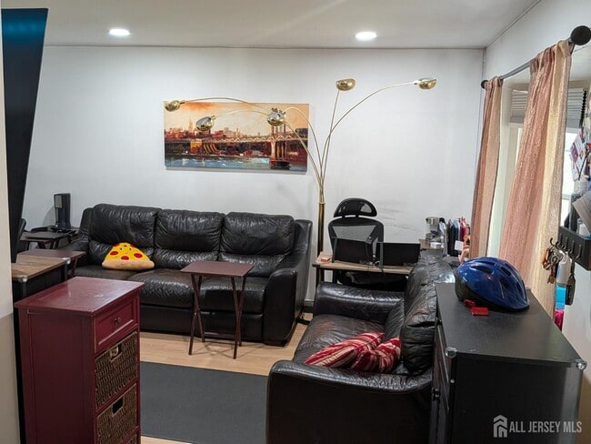 Building Photo - 2103 Timber Oaks Rd