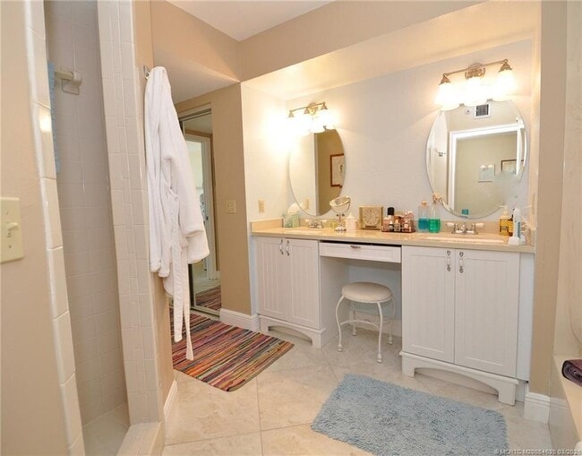 Building Photo - 9600 S Ocean Dr