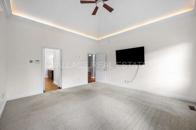 Building Photo - GORGEOUS 4 BEDROOM IN HARDIN VALLEY!!!!