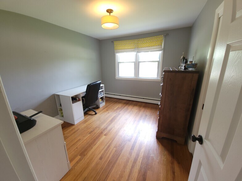 Building Photo - 25 Mitola Dr