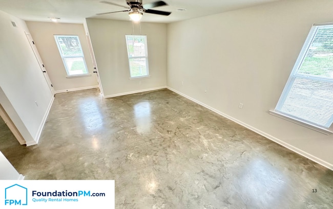 Building Photo - 2501 E Tyler Ave