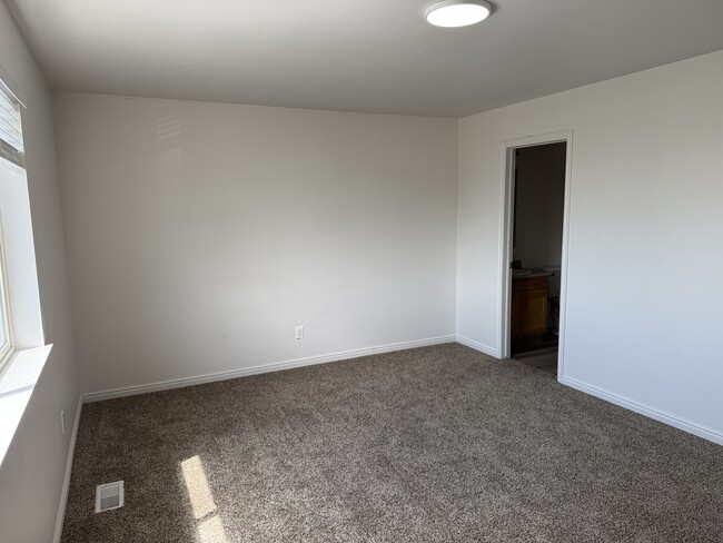 Building Photo - 2500 W 450 N