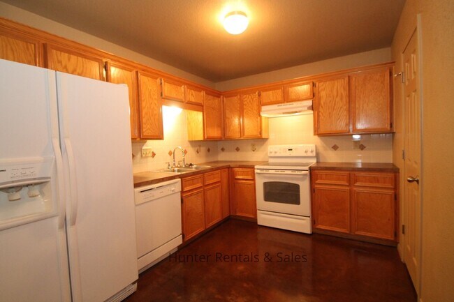 Building Photo - Spectacular Duplex--Won't last long!