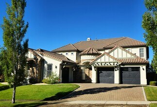 Building Photo - All-Inclusive Executive Luxury in Somerset...