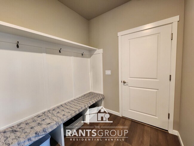 Building Photo - Single-Story 1,915 sq. ft. Home with 2-Car...