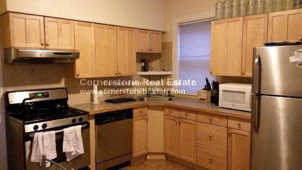 Building Photo - 54 Calumet St