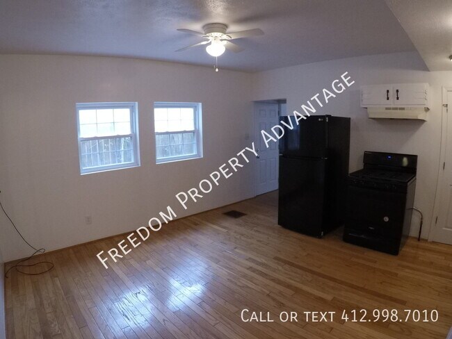 Building Photo - 122 Parker St