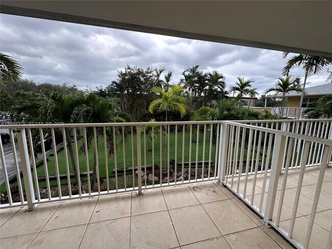 Building Photo - 2536 Van Buren St