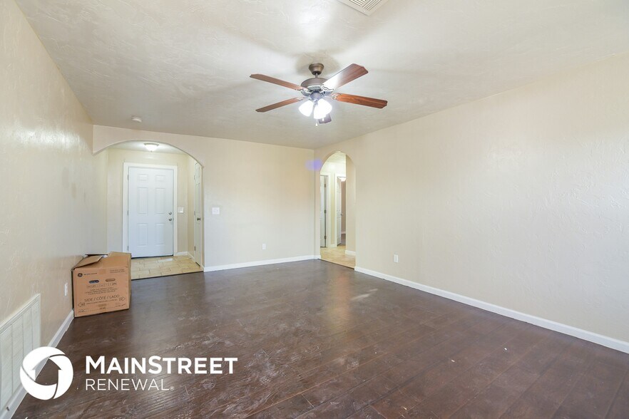 Building Photo - 700 SW 12th St