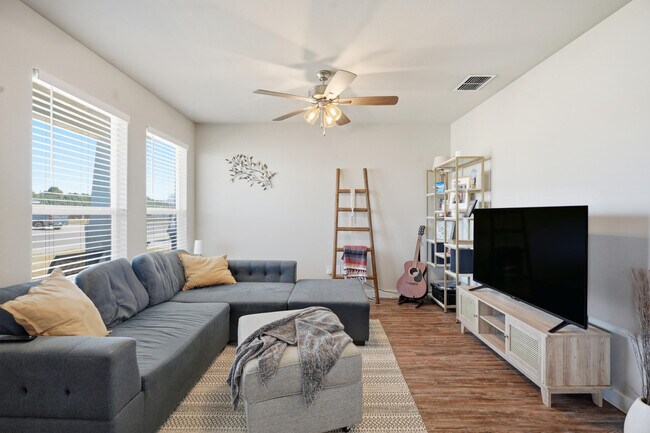 Building Photo - 1605 135th St