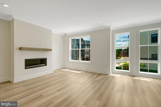 Building Photo - 9418 Dandelion Dr