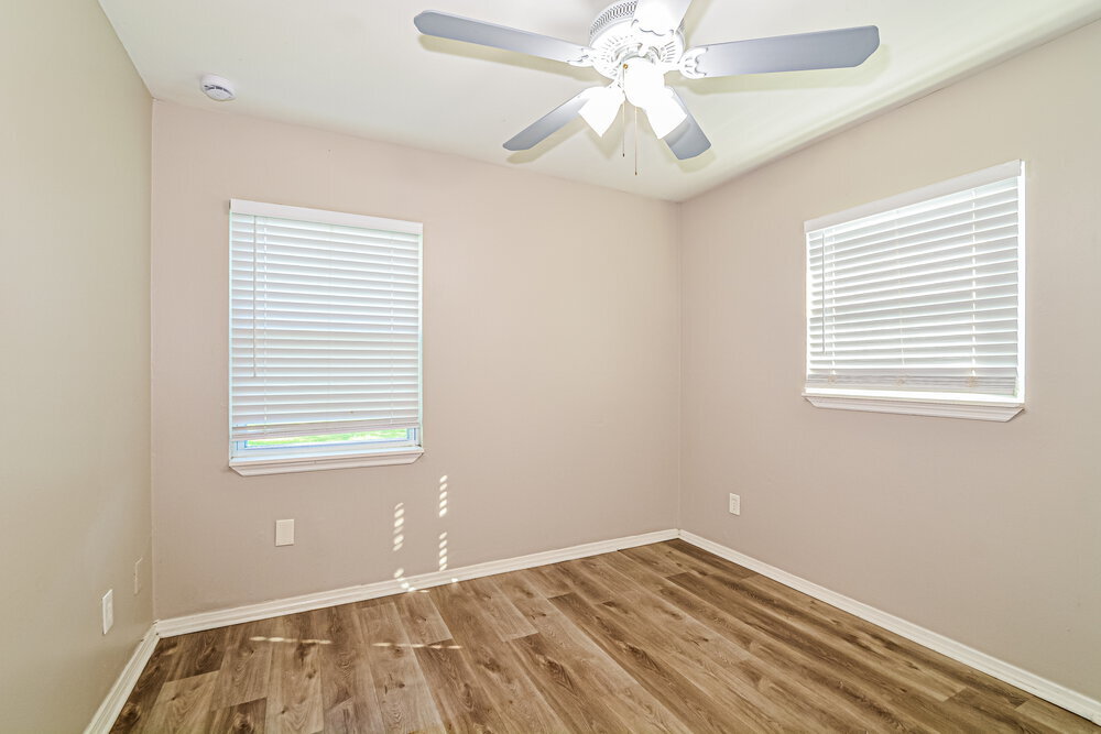 Building Photo - 218 Woodmere Blvd