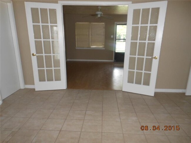 Building Photo - 1005 Cedar Dr