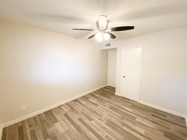 Building Photo - 21 E Alameda Dr