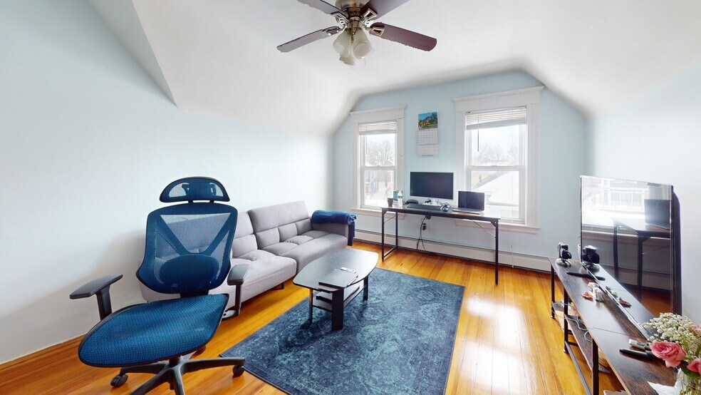 Building Photo - 15 Stanley Ave