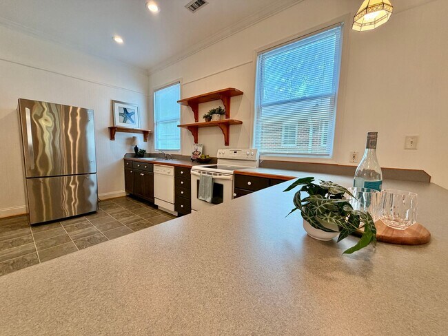 Building Photo - Recently Updated 4-Bedroom Ranch Home w/a 2 Bedroom Guest Cottage! Ready 05-01-26! Pet Friendly Home