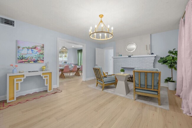 Building Photo - 522 31st St W