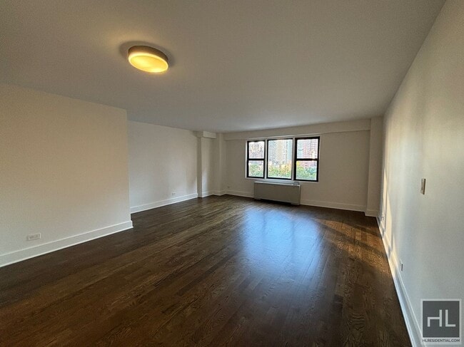 Building Photo - 220 E 63rd St