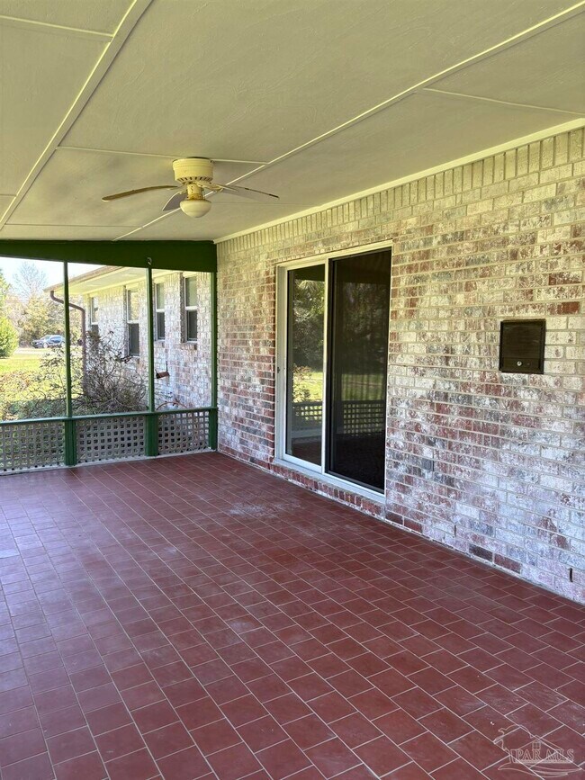 Building Photo - 1824 Iris Ln