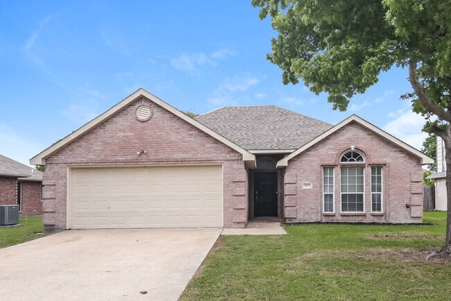 Building Photo - 907 Alpine St