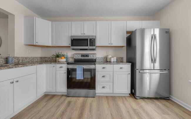 Building Photo - READY NOW!! 3-Bedroom Townhome w/Attached Garage! Golf Course Views - Pet Friendly - All Appliances!