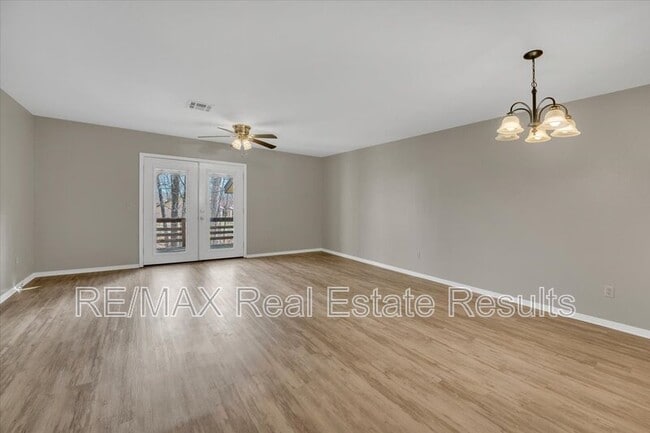 Building Photo - 5 Yates Ln