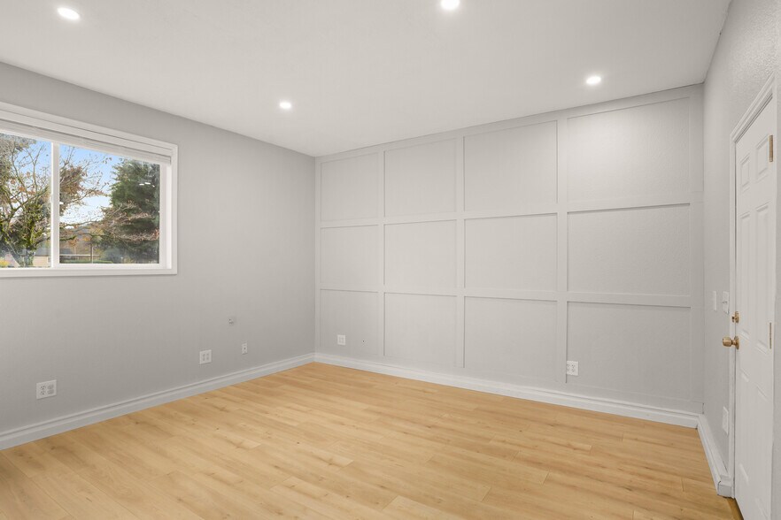 Building Photo - 755 NE 5th St