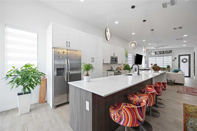 Building Photo - 7520 N Coolidge Ave