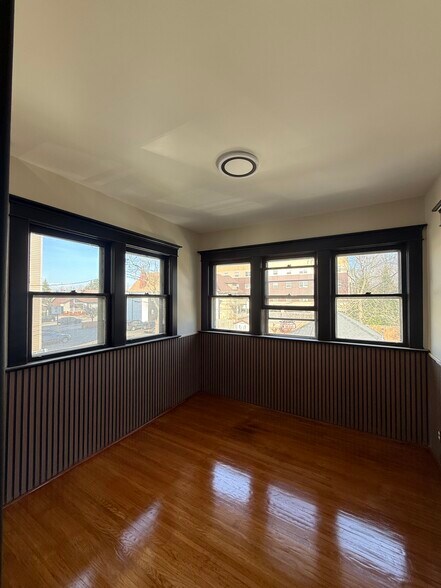 Building Photo - 629 Parkside Ave