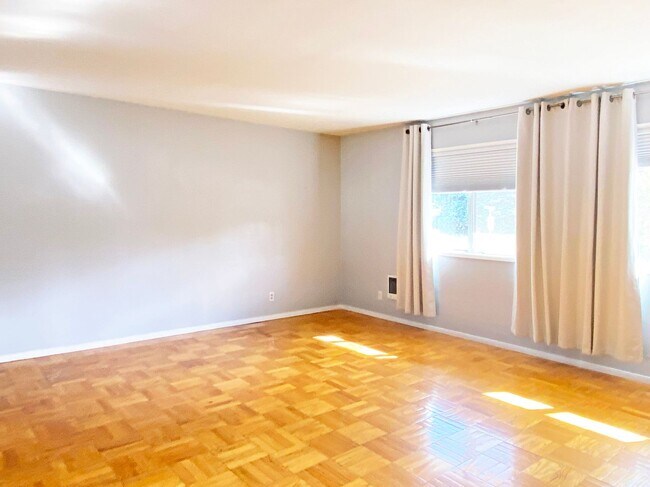 Building Photo - Charming Single Level 3 Bedroom in Adair V...