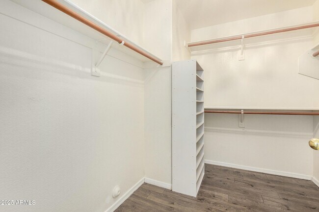 Building Photo - 2412 E Wescott Dr