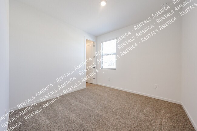 Building Photo - 35581 N Thicket Wy