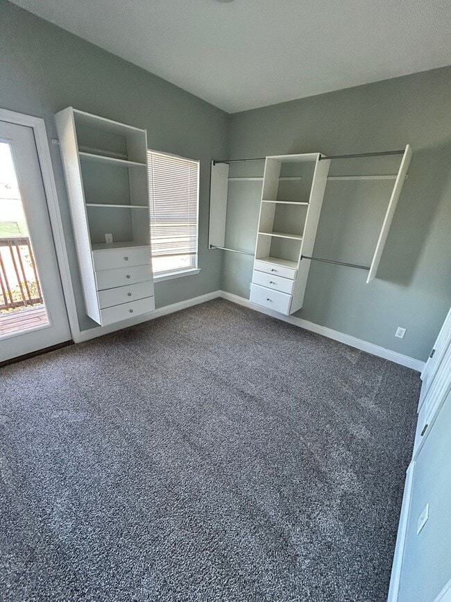 Building Photo - 664 Helen Ave