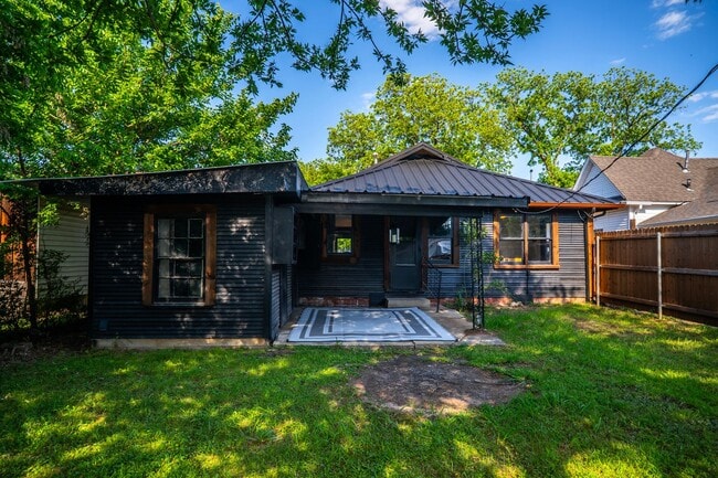 Building Photo - Three Bedroom Rental