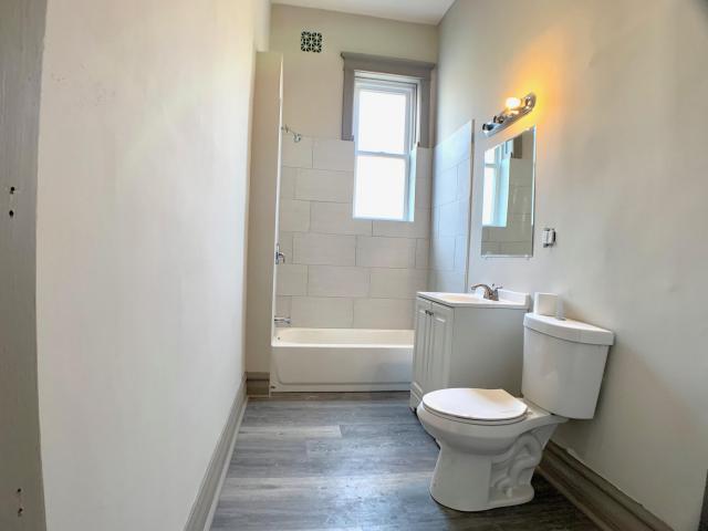 Building Photo - 3 bedroom in Chicago IL 60623