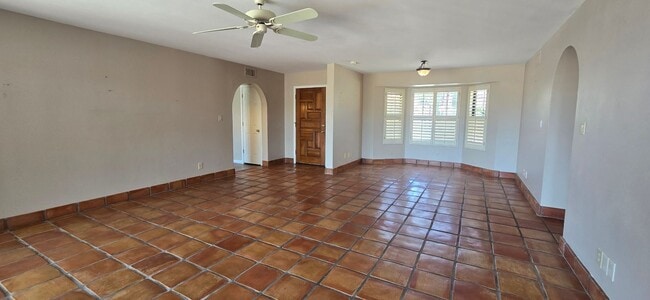 Building Photo - UNFURNISHED GREAT SINGLE FAMILY HOME