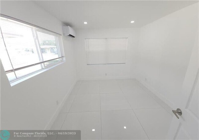 Building Photo - 50 NE 45th Ct