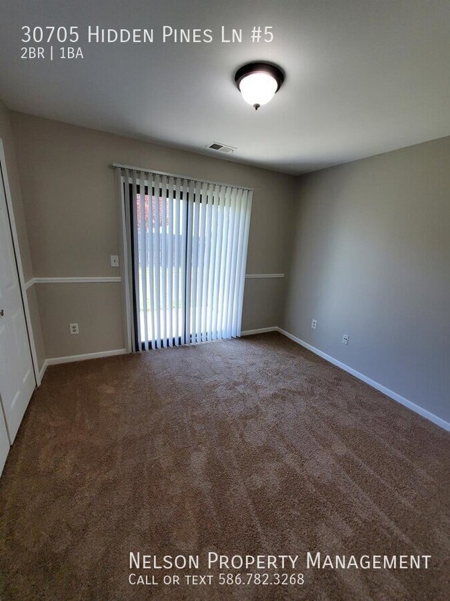 Building Photo - "1st Floor, 2-Bed Condo in Roseville w/ In...