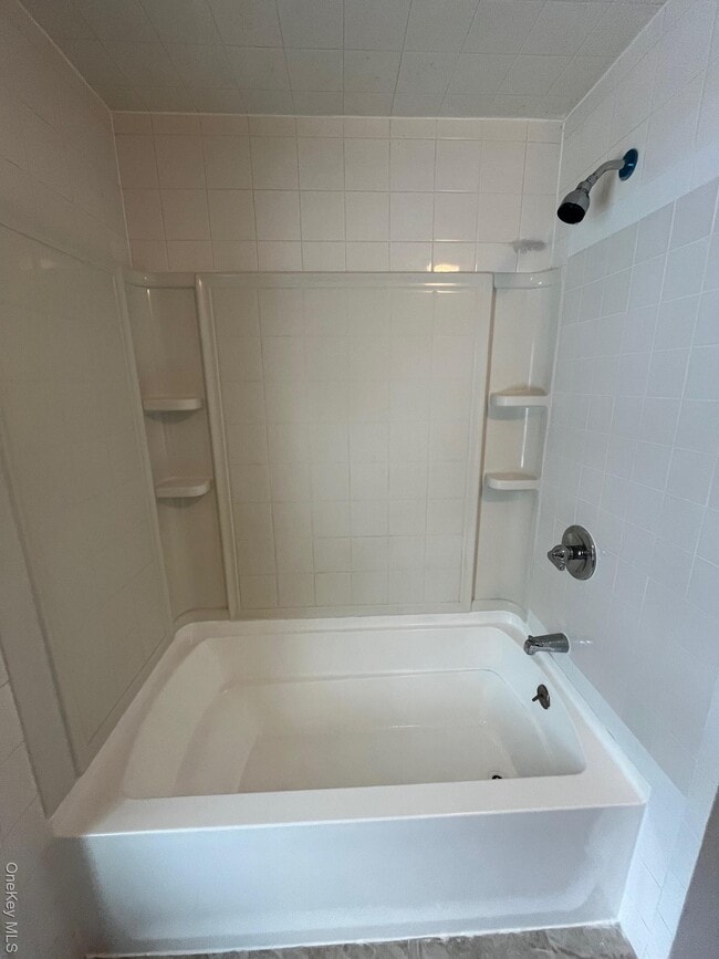 Building Photo - 5 Elm St