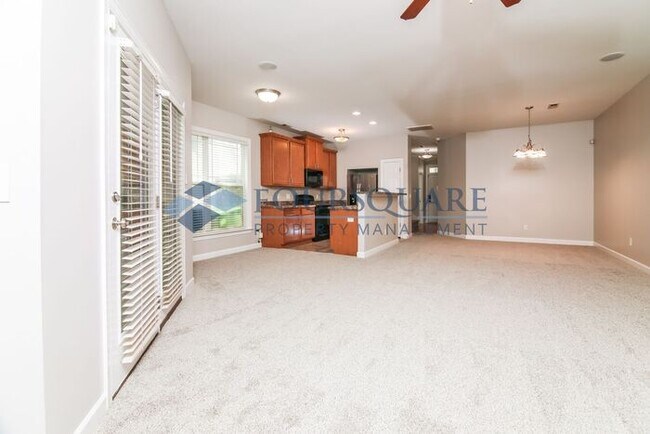 Building Photo - End Unit Townhome| 2nd Floor Loft Space | ...