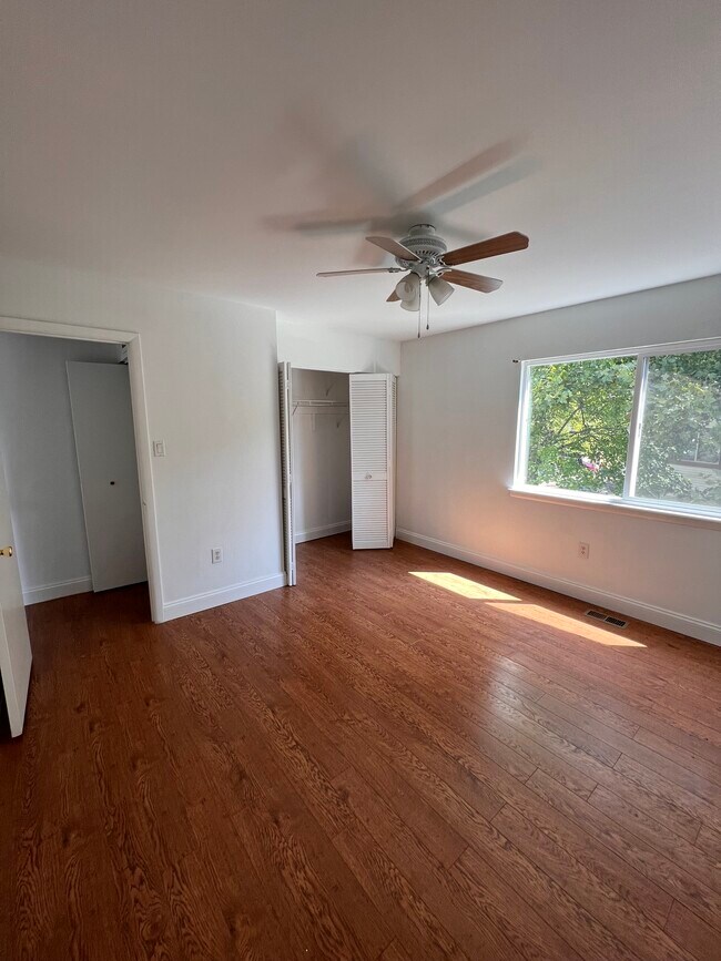 Building Photo - 7551 Woodbine Dr