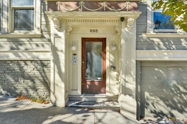 Building Photo - 888 Waller St